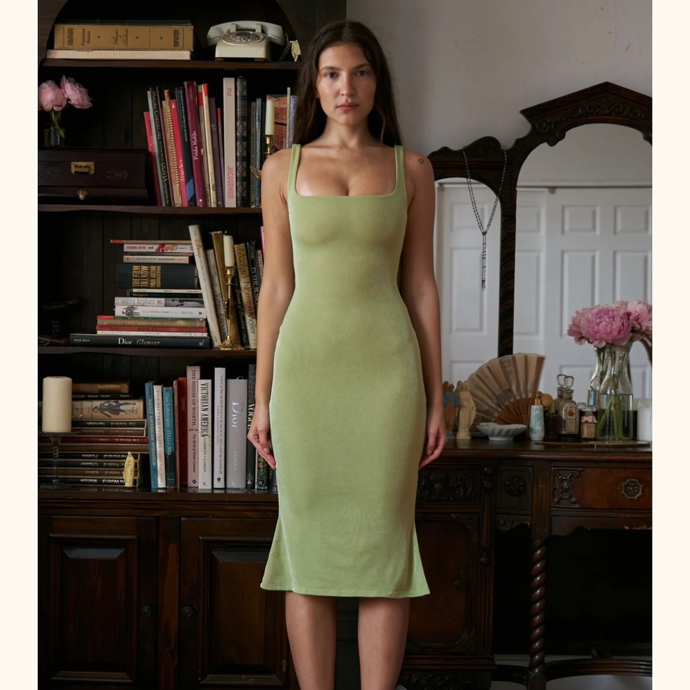 NWOT Mirror Palais Supermodel Dress Pistachio Size S